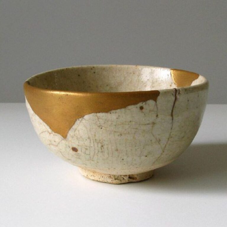 Bowl repaired with Kintsugi